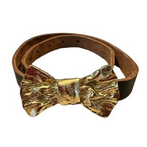 Moss Mills | Gold Metal Bow Brown Leather Belt